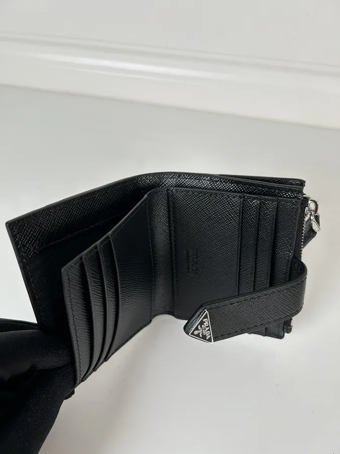 P House Latest Triangle Micro Logo Card Case