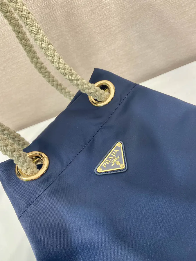 New Bucket Bag 1BE082 Runway Collection