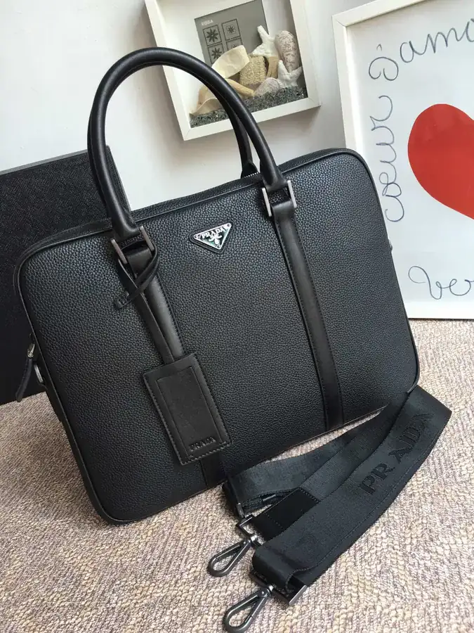 P Brand New 2VE368 Grained Calfskin Bag