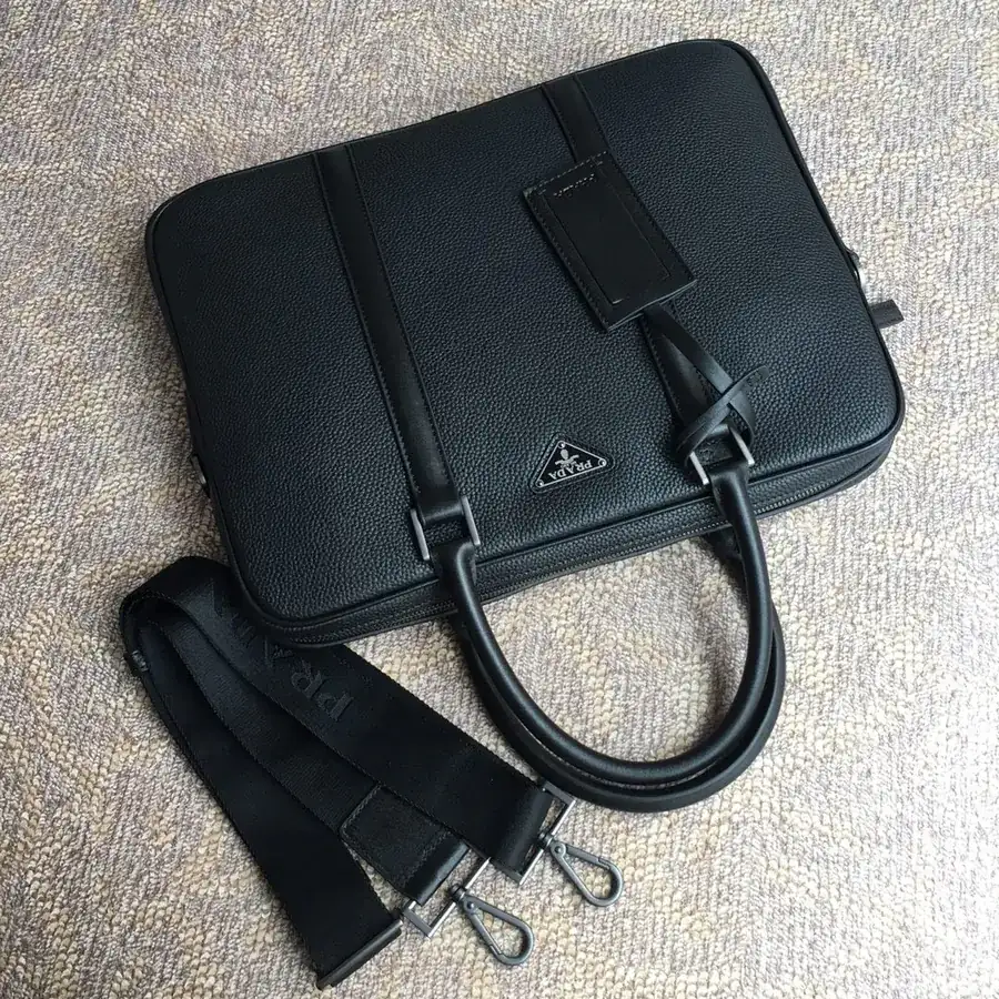 P Brand New 2VE368 Grained Calfskin Bag