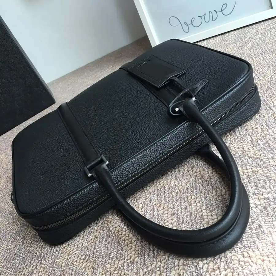 P Brand New 2VE368 Grained Calfskin Bag