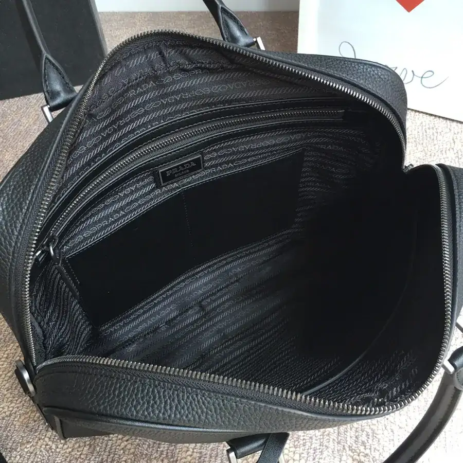 P Brand New 2VE368 Grained Calfskin Bag