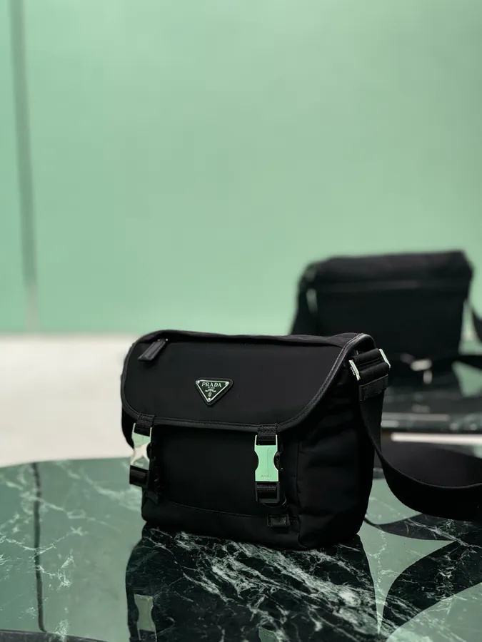 Re Nylon Postman Bag (Small)