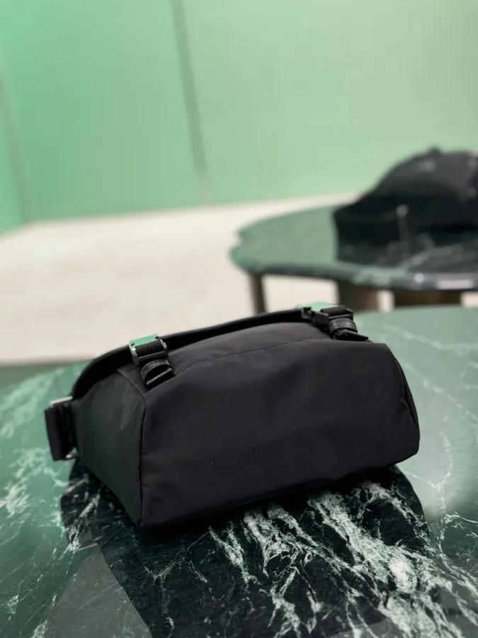 Re Nylon Postman Bag (Small)
