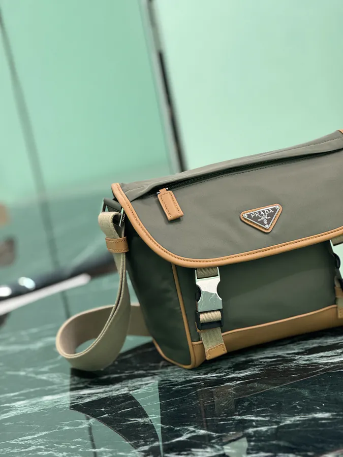 Re Nylon Postman Bag (Small)