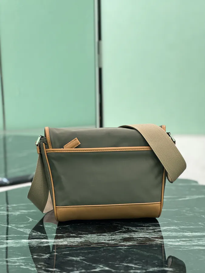Re Nylon Postman Bag (Small)