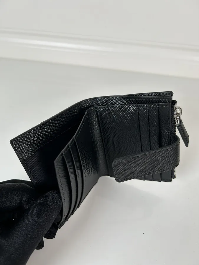 P House New Triangular Micro Logo Card Holder