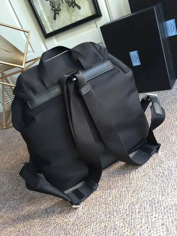 P House Classic 2811 Bucket Bag