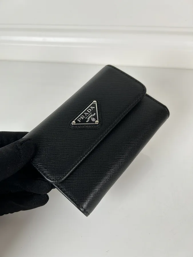 P Brand Ladies Crossbody Wallet with Zip Pocket