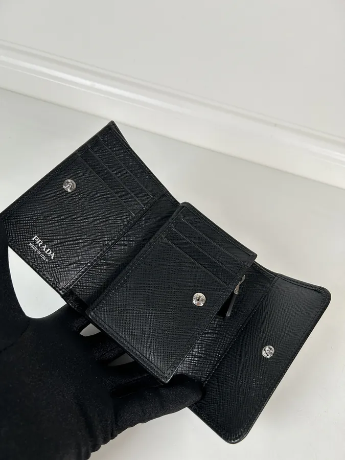 P Brand Ladies Crossbody Wallet with Zip Pocket