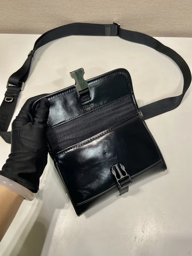 PRD Oil Tanned Leather Mail Bag