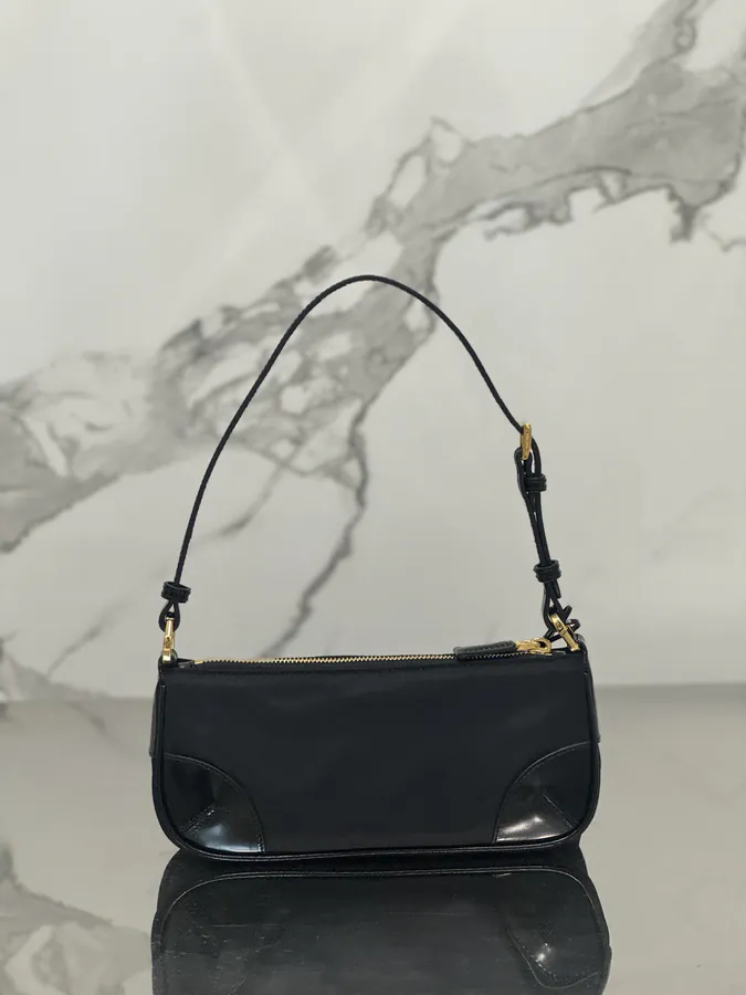 Re Edition 2002 Shoulder Bag