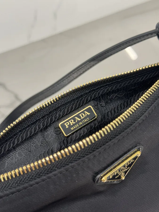 Re Edition 2002 Shoulder Bag