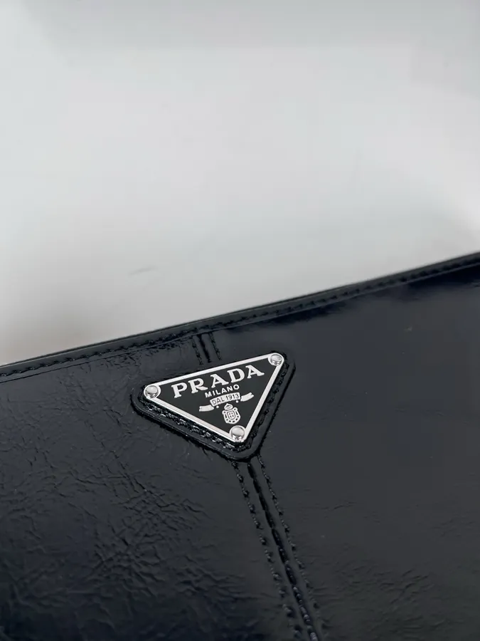 P Brand Men's Zip Pouch Black Grained Calfskin