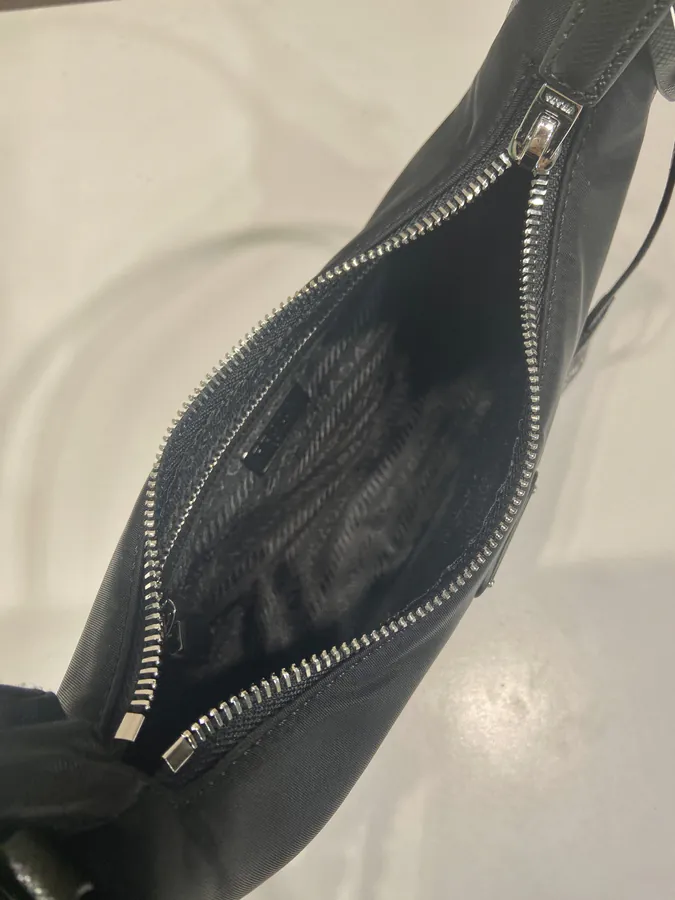 Re Edition 2005 Hobo Bag with White Zippers and Gold Hardware