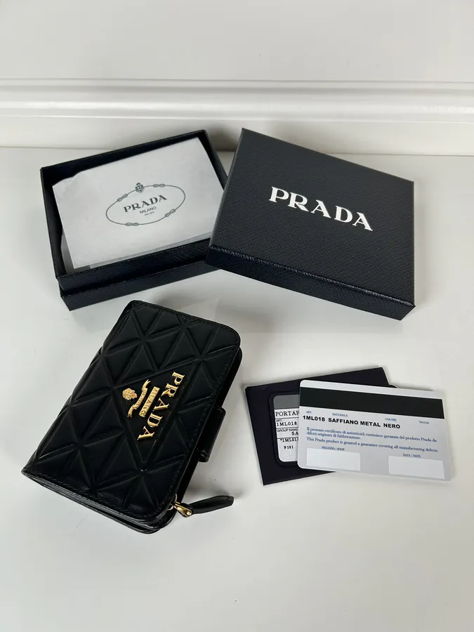 P House Ladies Nappa Calfskin Grained Wallet, 1ML018, Zippered Compartment, 9 Card Slots