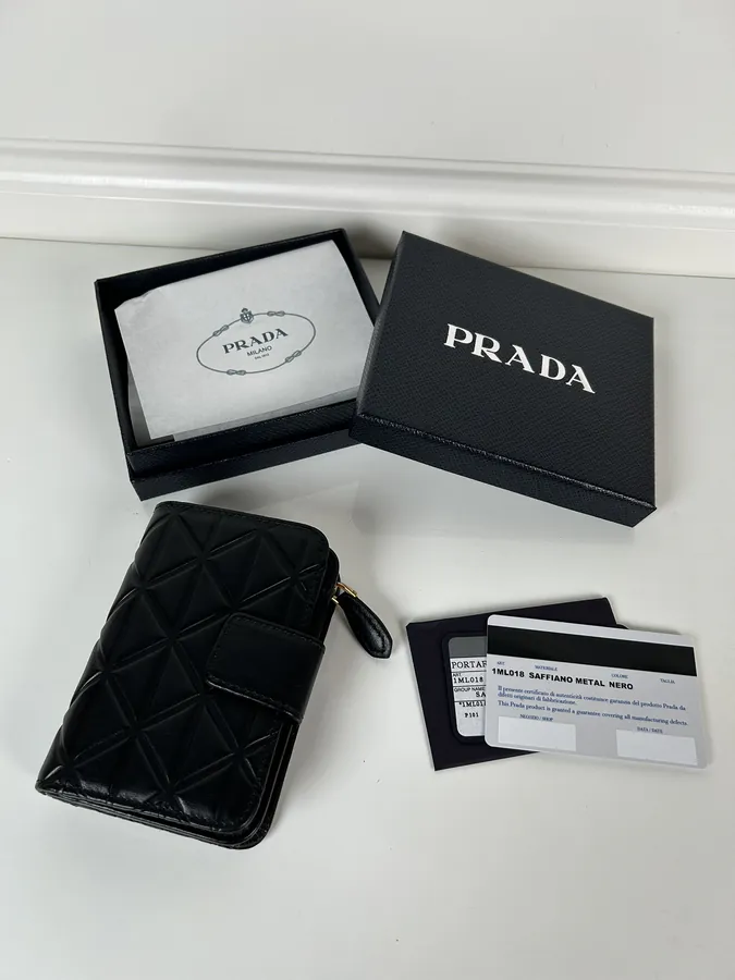 P House Ladies Nappa Calfskin Grained Wallet, 1ML018, Zippered Compartment, 9 Card Slots