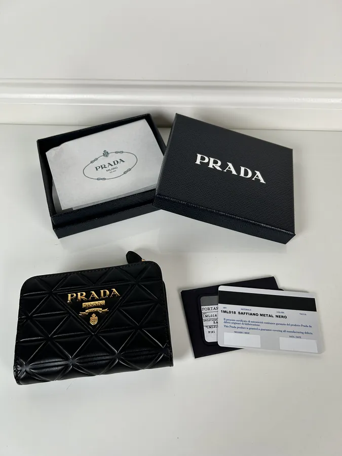 P House Ladies Nappa Calfskin Grained Wallet, 1ML018, Zippered Compartment, 9 Card Slots