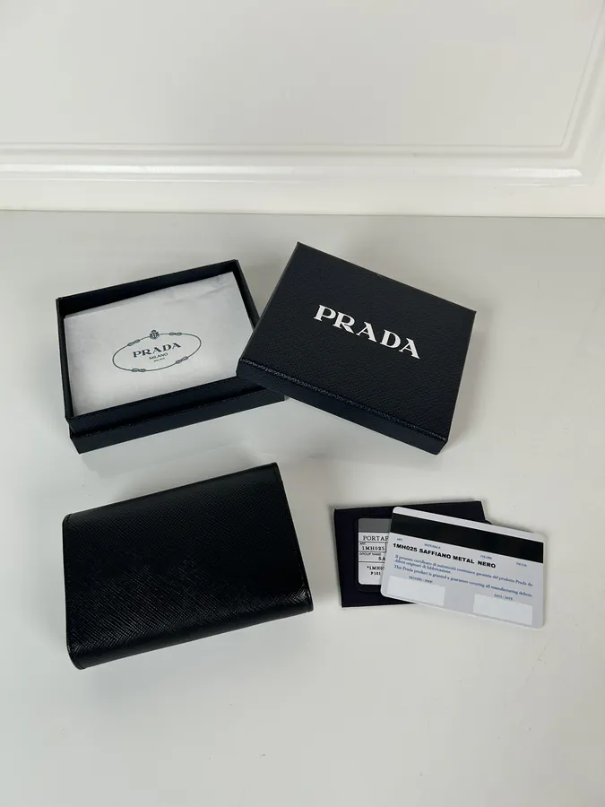 P House Ladies Crossbody Short Wallet
