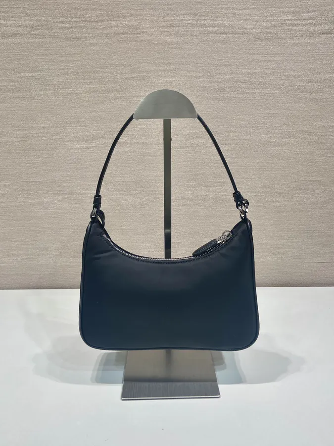 Re Edition 2005 Hobo Bag with White Leather and Gold Hardware