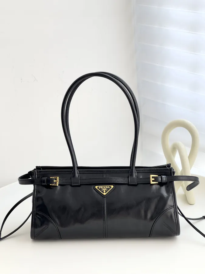 Ada New Trendy Star Mini Soft Lux Bag with Vintage Baguette Shape and Oiled Leather