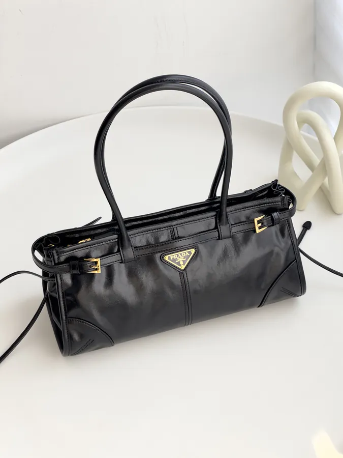 Ada New Trendy Star Mini Soft Lux Bag with Vintage Baguette Shape and Oiled Leather