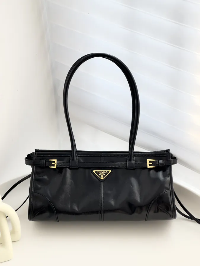 Ada New Trendy Star Mini Soft Lux Bag with Vintage Baguette Shape and Oiled Leather