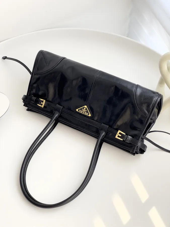 Ada New Trendy Star Mini Soft Lux Bag with Vintage Baguette Shape and Oiled Leather