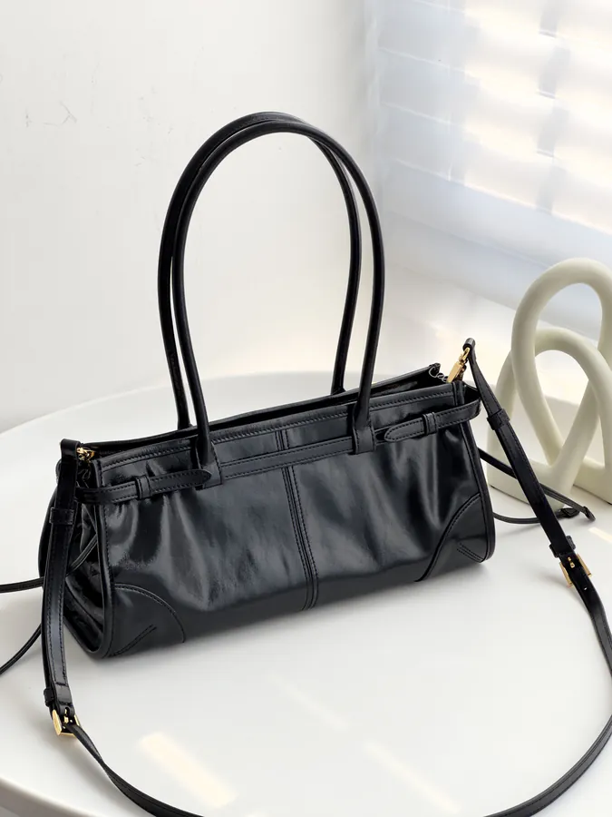 Ada New Trendy Star Mini Soft Lux Bag with Vintage Baguette Shape and Oiled Leather