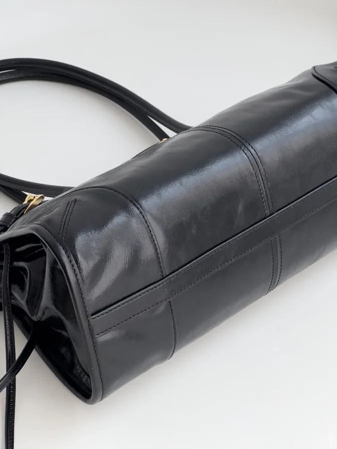 Ada New Trendy Star Mini Soft Lux Bag with Vintage Baguette Shape and Oiled Leather