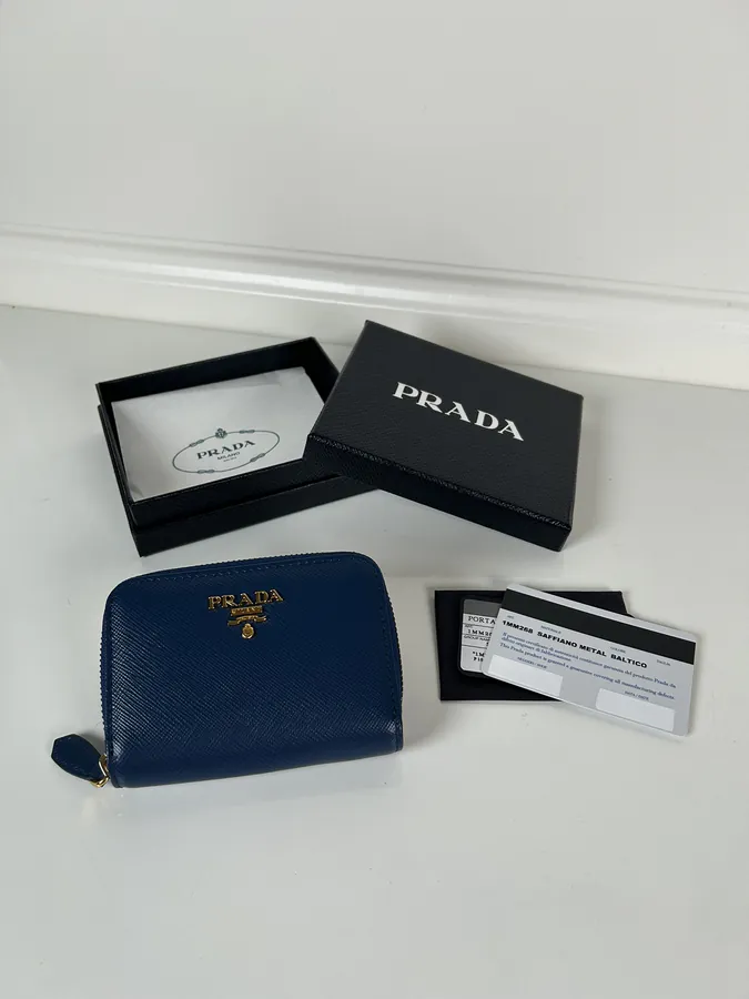 P Brand Crosshatch Wallet Classic Zip Design