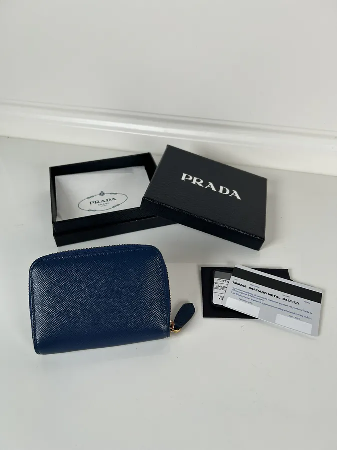 P Brand Crosshatch Wallet Classic Zip Design