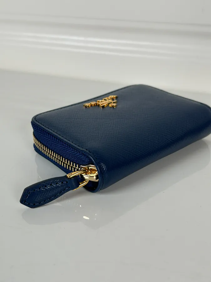 P Brand Crosshatch Wallet Classic Zip Design