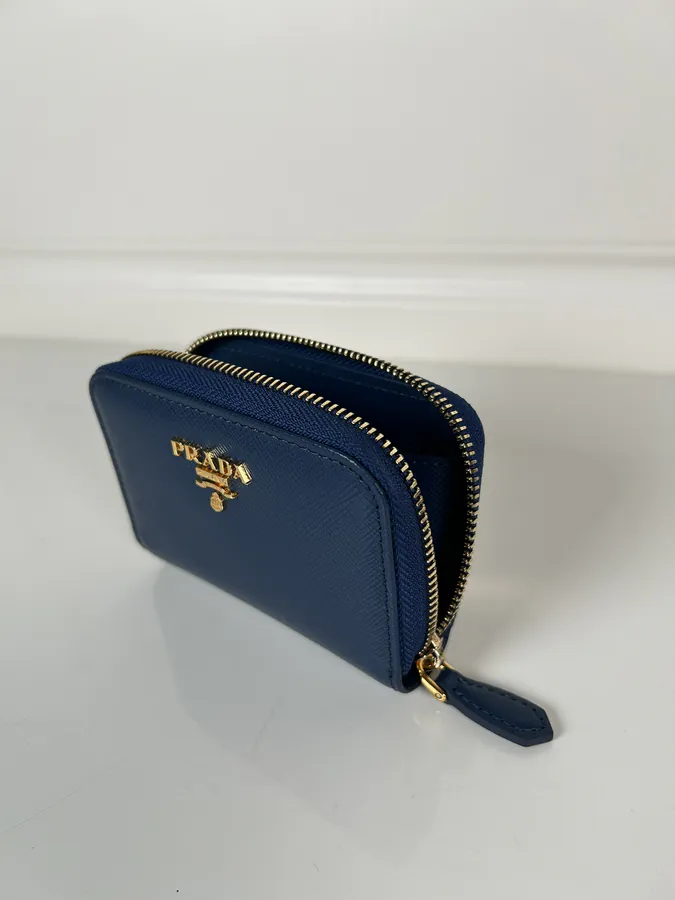 P Brand Crosshatch Wallet Classic Zip Design