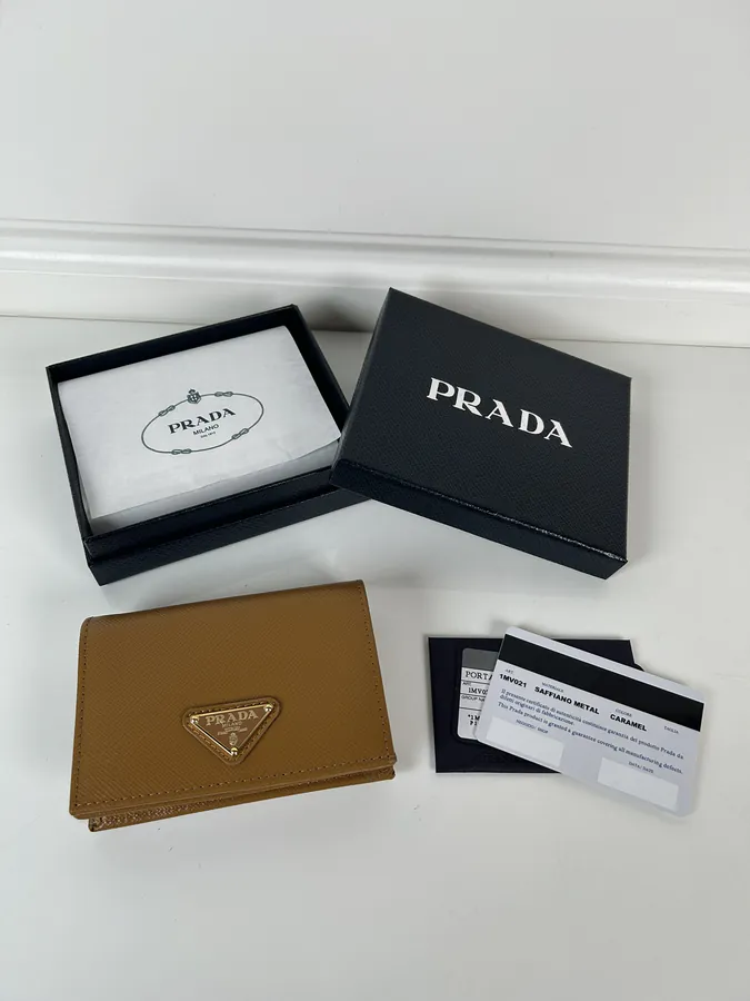 P House Mini Wallet with Zip Pocket Classic Style