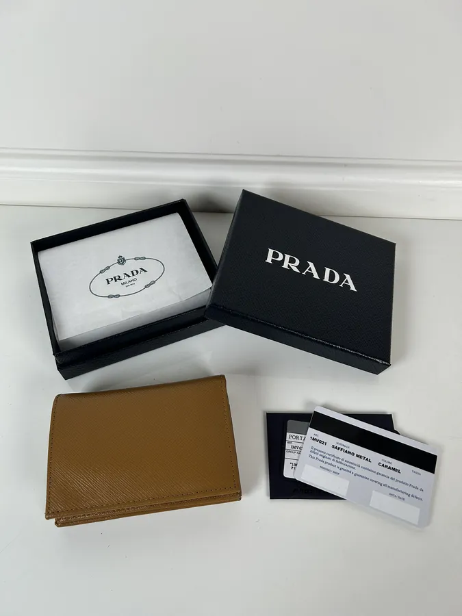P House Mini Wallet with Zip Pocket Classic Style