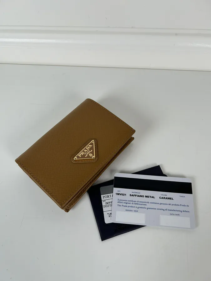 P House Mini Wallet with Zip Pocket Classic Style
