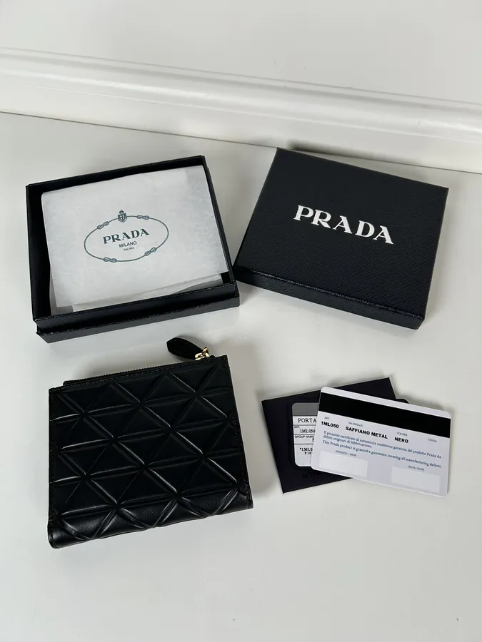 P Brand Men's and Women's Short Wallet with Grained Calfskin