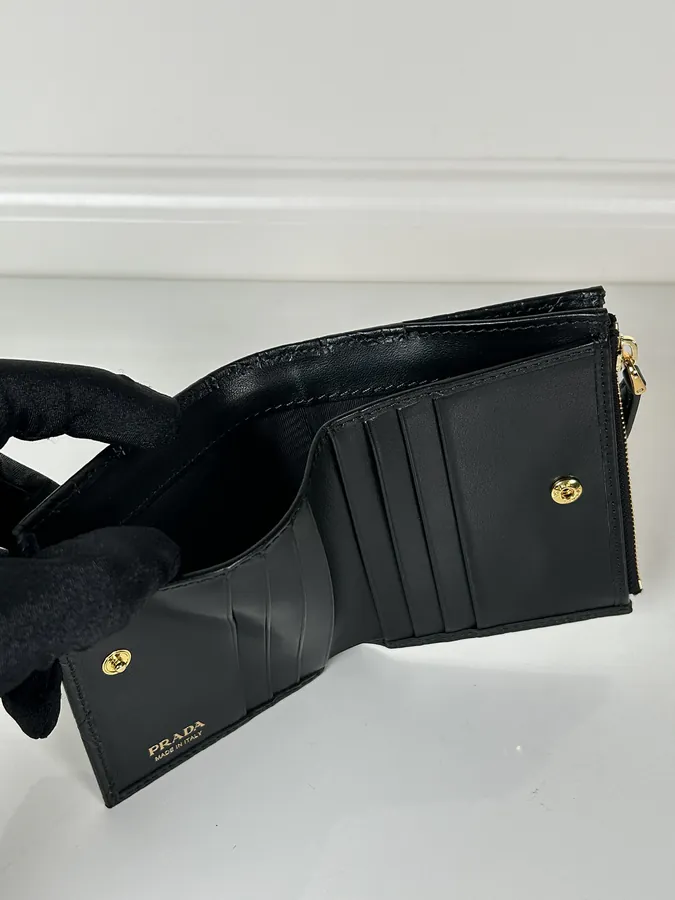 P Brand Men's and Women's Short Wallet with Grained Calfskin