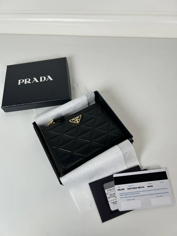 P Brand Men's and Women's Short Wallet with Grained Calfskin
