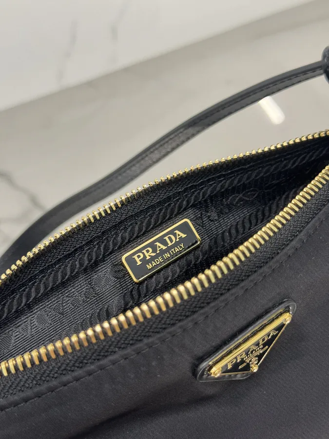 Re Edition 2002 Shoulder Bag