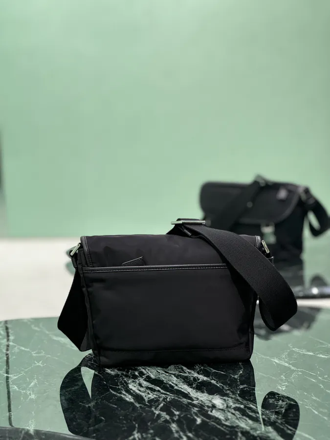 Re Nylon Postman Bag (Small)
