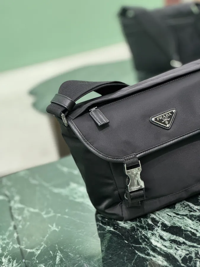 Re Nylon Postman Bag (Small)