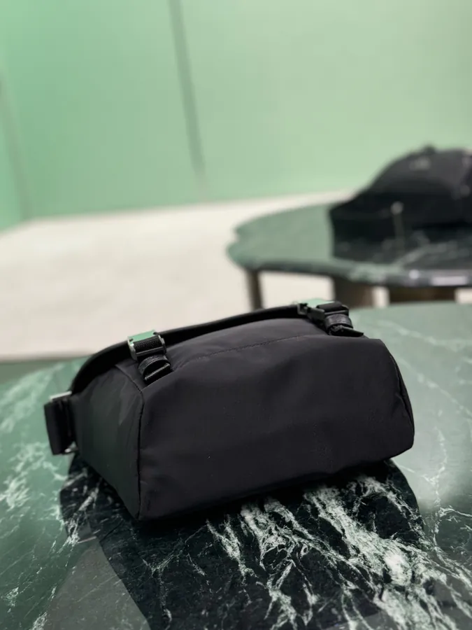 Re Nylon Postman Bag (Small)