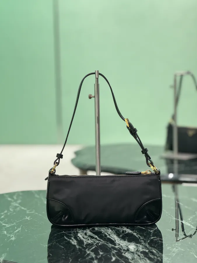 Re Edition 2002 Shoulder Bag