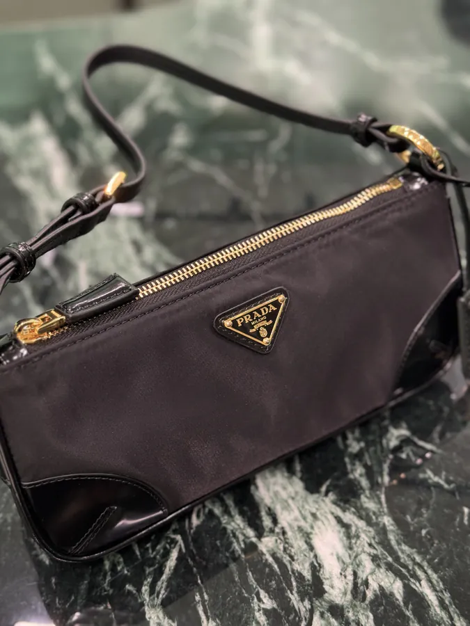Re Edition 2002 Shoulder Bag