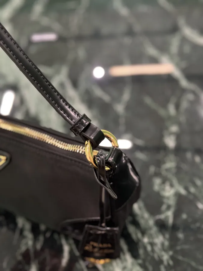 Re Edition 2002 Shoulder Bag