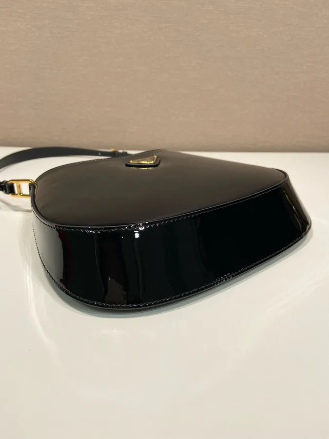 Cheo Crossbody Bag with 2 Adjustable Straps