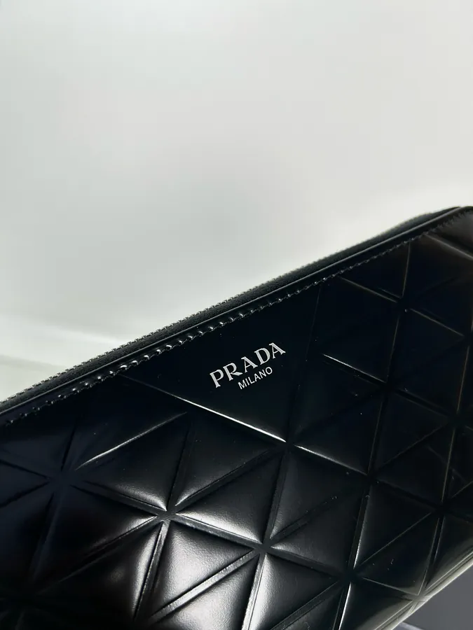 P Brand Men's Mini Bag Black (Polished Grained Leather)