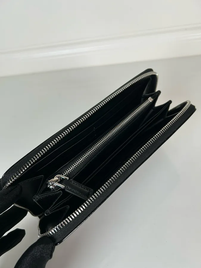 P Brand Men's Mini Bag Black (Polished Grained Leather)